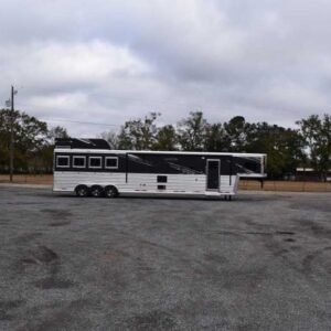 2021 Lakota Bighorn 8418GLQUG 4 Horse Trailer with 18′ Short Wall