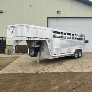 Used 2007 Featherlite 20′ Livestock Trailer – Two Compartments